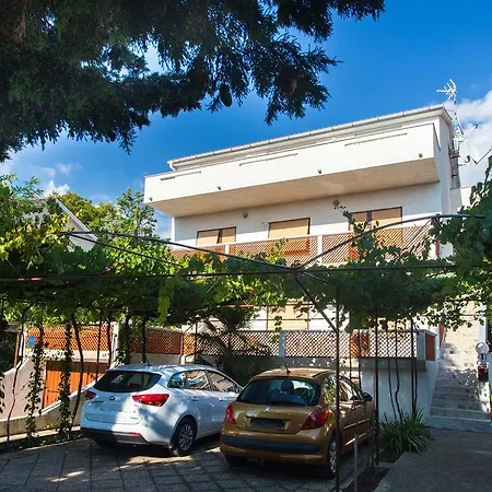 Apartment Nikola *