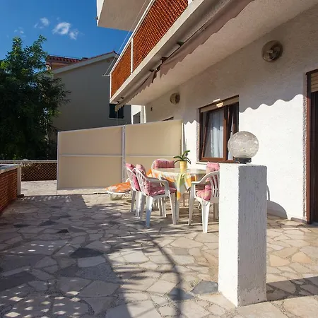 Apartment Nikola Punat