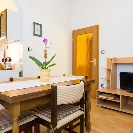 Apartment Nikola *