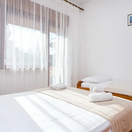 Nikola Apartment *