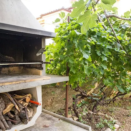 Nikola Apartment Punat
